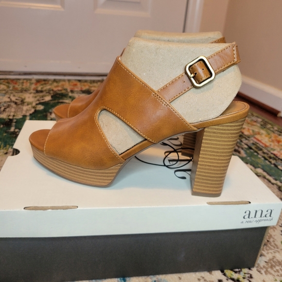 NIB‎ A.N.A Light Brown Strappy Platform Heels, Size 10M Office Wedding Guest - Picture 4 of 7
